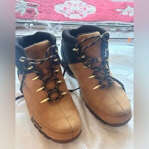 Timberland Black and Wheat Two-Tone Leather Boots